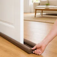 Chránič dveří a oken proti průvanu