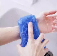 Silikonový kartáč na mytí zad - modrý