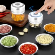 Kompaktní kuchyňský sekáček EzChop s dobíjením přes USB - 250 ml