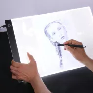 Svítící LED deska na obkreslování