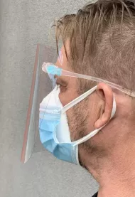 Obličejový ochranný štít s brýlovými obroučkami