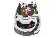 Vánoční dekorace - Santa před domem a pohyblivý vláček - svítící - 13 cm