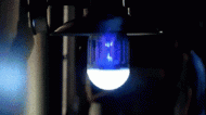 Elektrická žárovka s lapačem hmyzu