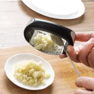 Nerezový lis na česnek