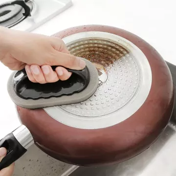 Magická houbička na připálené nádobí